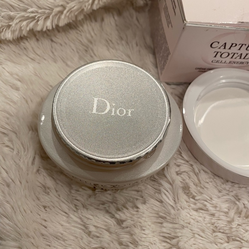 Christian Dior Capture Totale Firming and Wrinkle Correcting Cream - Picture 11 of 11